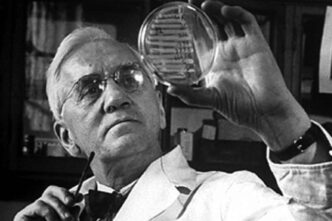 La straordinaria vita di Alexander Fleming: da una muffa a una rivoluzione antibiotica